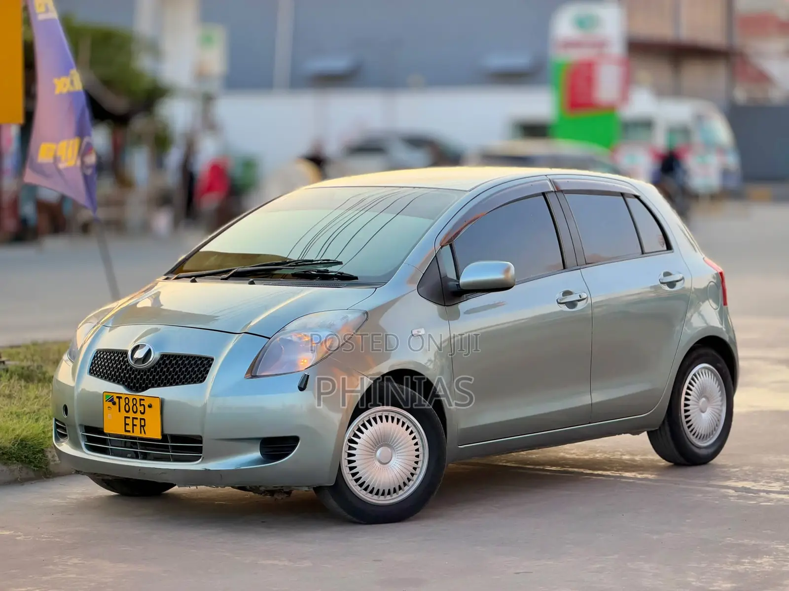 Toyota Vitz 2010 Silver