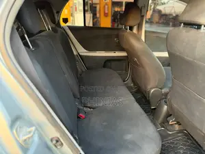 Toyota Vitz 2010 Silver
