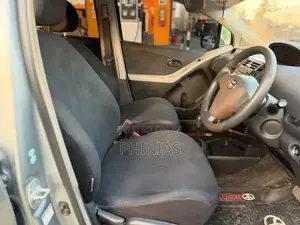 Toyota Vitz 2010 Silver