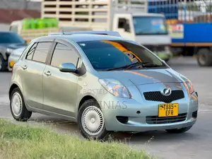 Toyota Vitz 2010 Silver