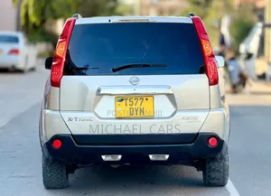 Nissan X-Trail 2010 Gold