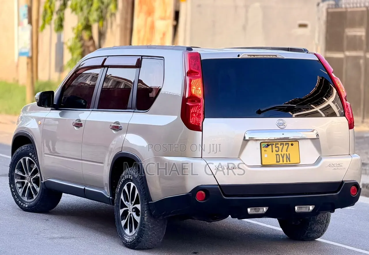 Nissan X-Trail 2010 Gold