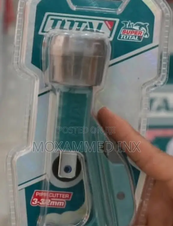 Total Pipe Cutter (Model THT53321), 3-32mm