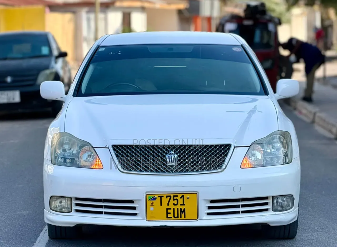 Toyota Crown 2004 White