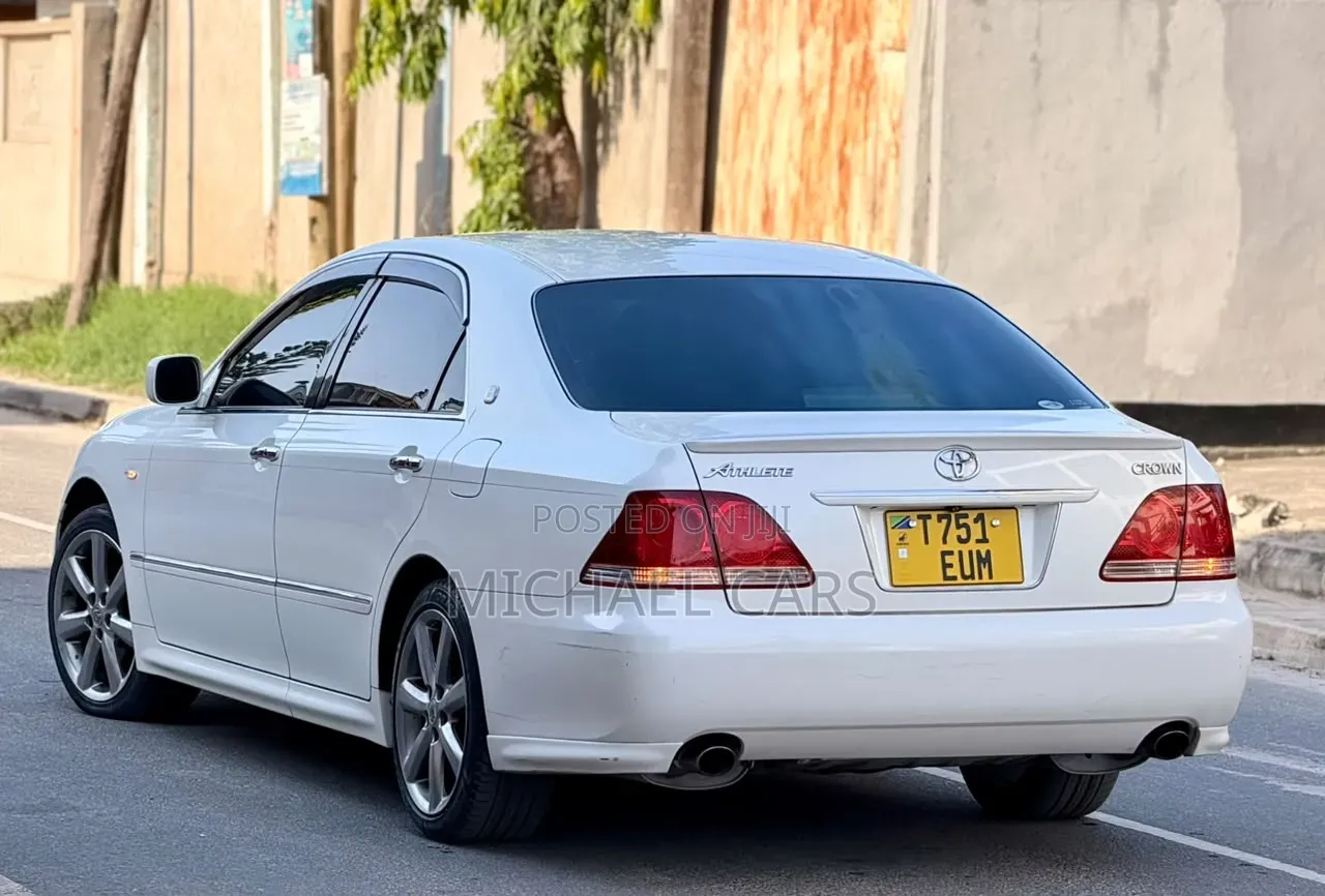 Toyota Crown 2004 White