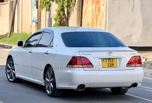 Toyota Crown 2004 White
