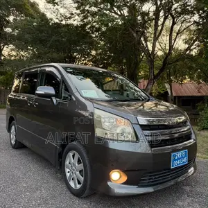 Toyota Noah 2010 Gray