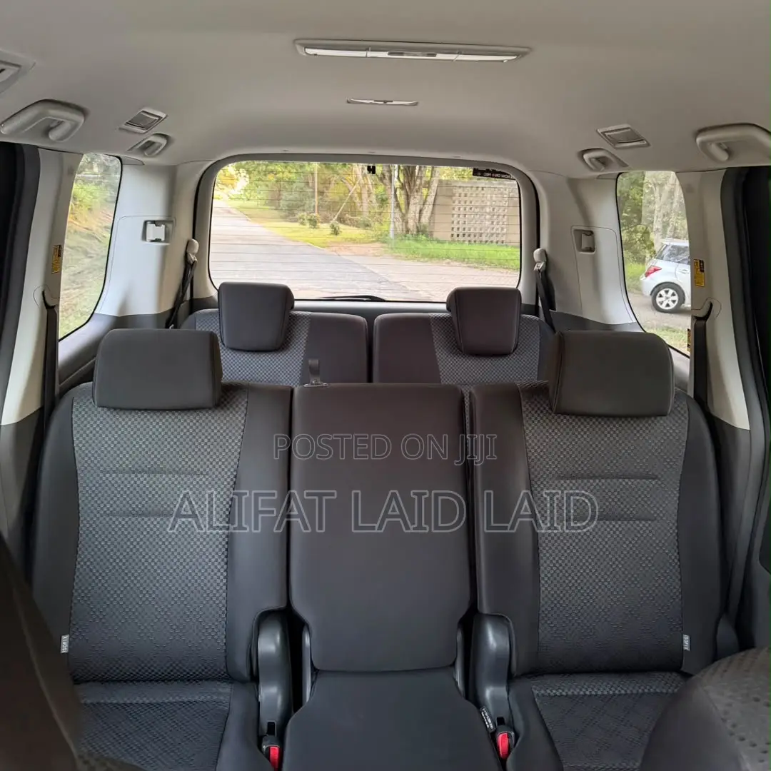 Toyota Noah 2010 Gray