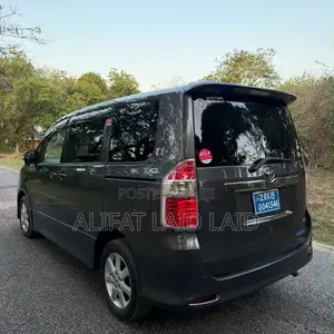 Toyota Noah 2010 Gray