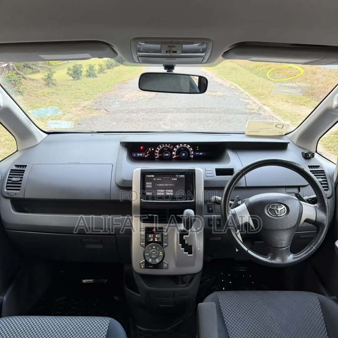 Toyota Noah 2010 Gray