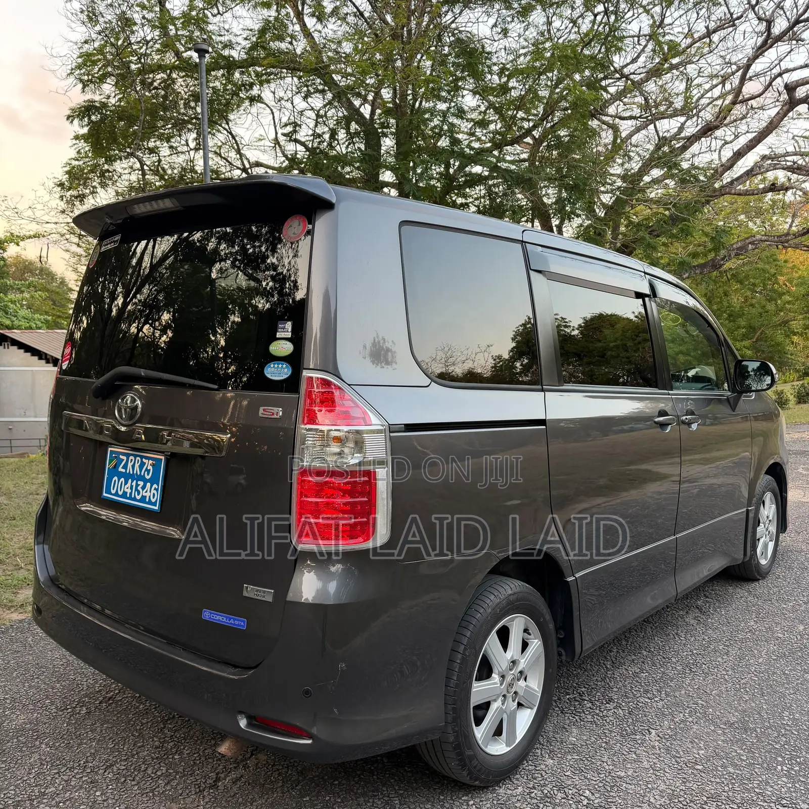 Toyota Noah 2010 Gray