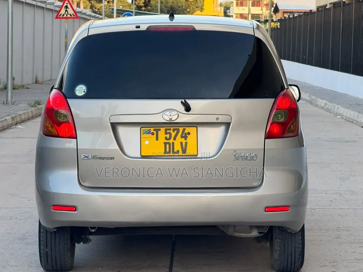 Toyota Corolla Spacio 2004