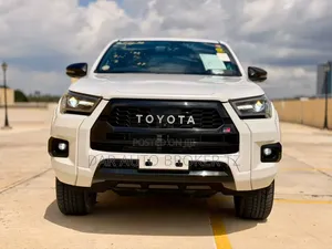 Toyota Hilux 2024 White