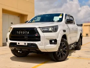 Toyota Hilux 2024 White