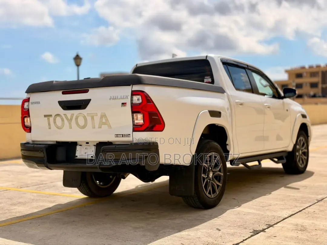 Toyota Hilux 2024 White