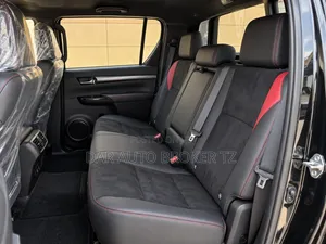 Toyota Hilux 2024 White