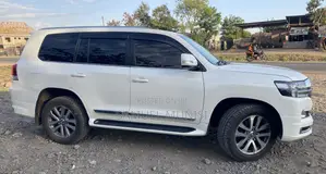 Toyota Land Cruiser 2015 White