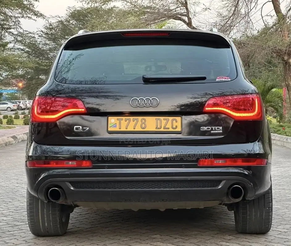 Audi Q7 2011 Black