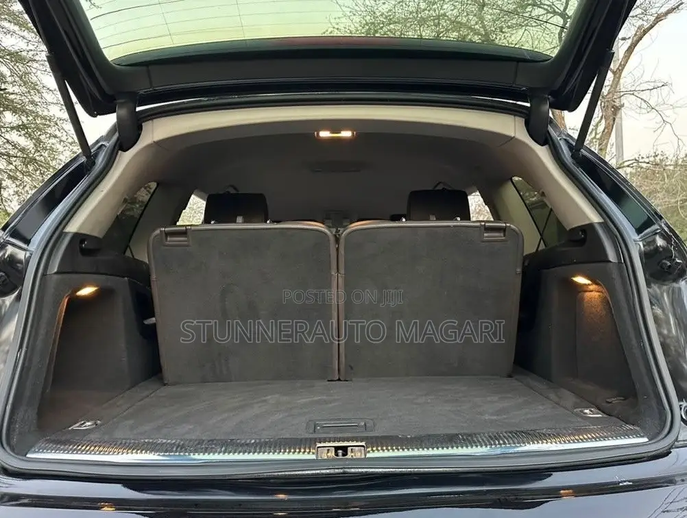 Audi Q7 2011 Black