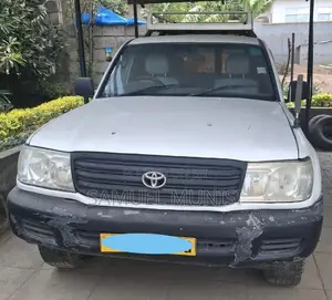 Toyota Land Cruiser 2005 White