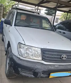 Toyota Land Cruiser 2005 White