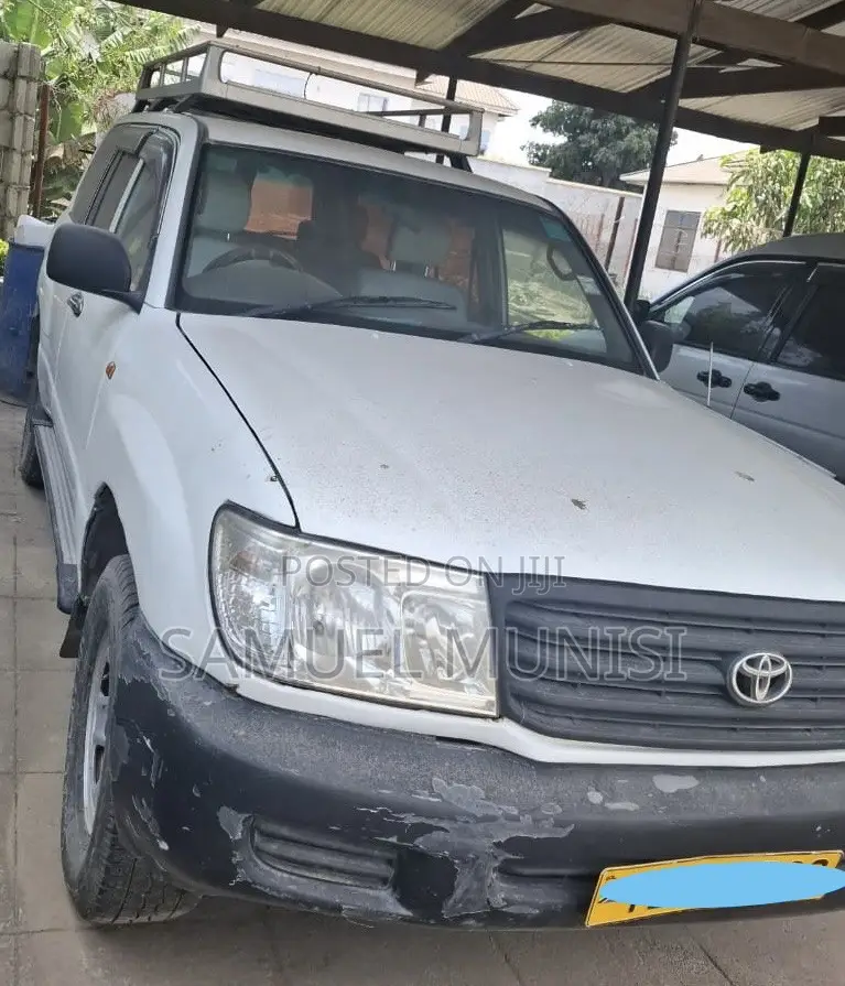 Toyota Land Cruiser 2005 White