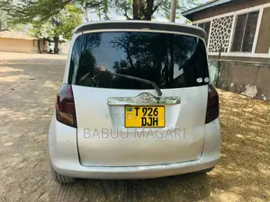 Toyota Ractis 1.3 FWD 2005 Silver