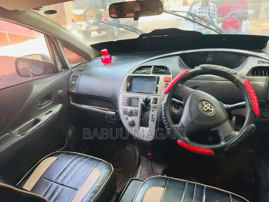 Toyota Ractis 1.3 FWD 2005 Silver