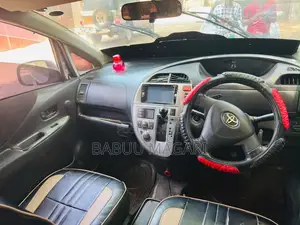 Toyota Ractis 1.3 FWD 2005 Silver