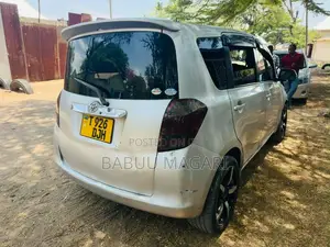 Toyota Ractis 1.3 FWD 2005 Silver