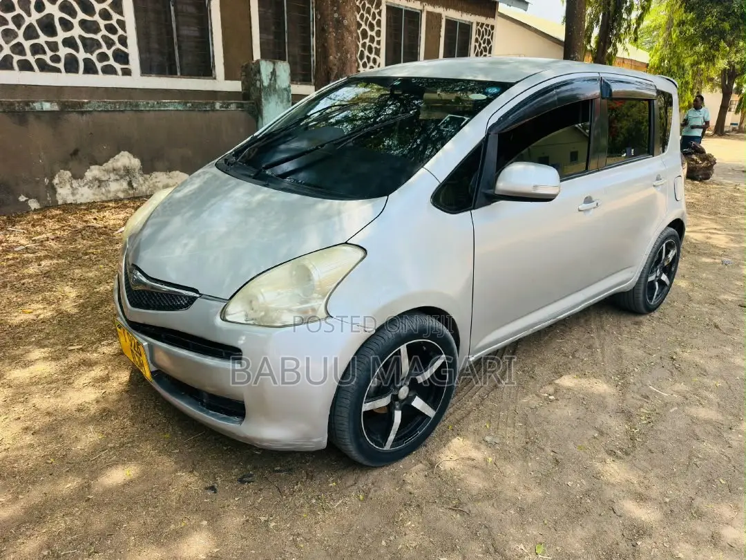 Toyota Ractis 1.3 FWD 2005 Silver