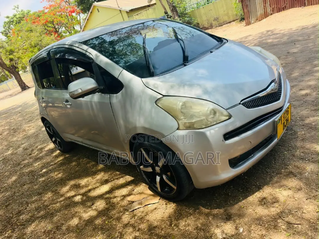 Toyota Ractis 1.3 FWD 2005 Silver