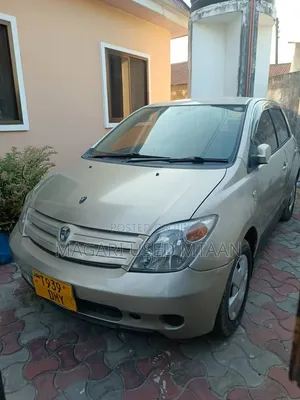 Toyota IST 2004 Gold