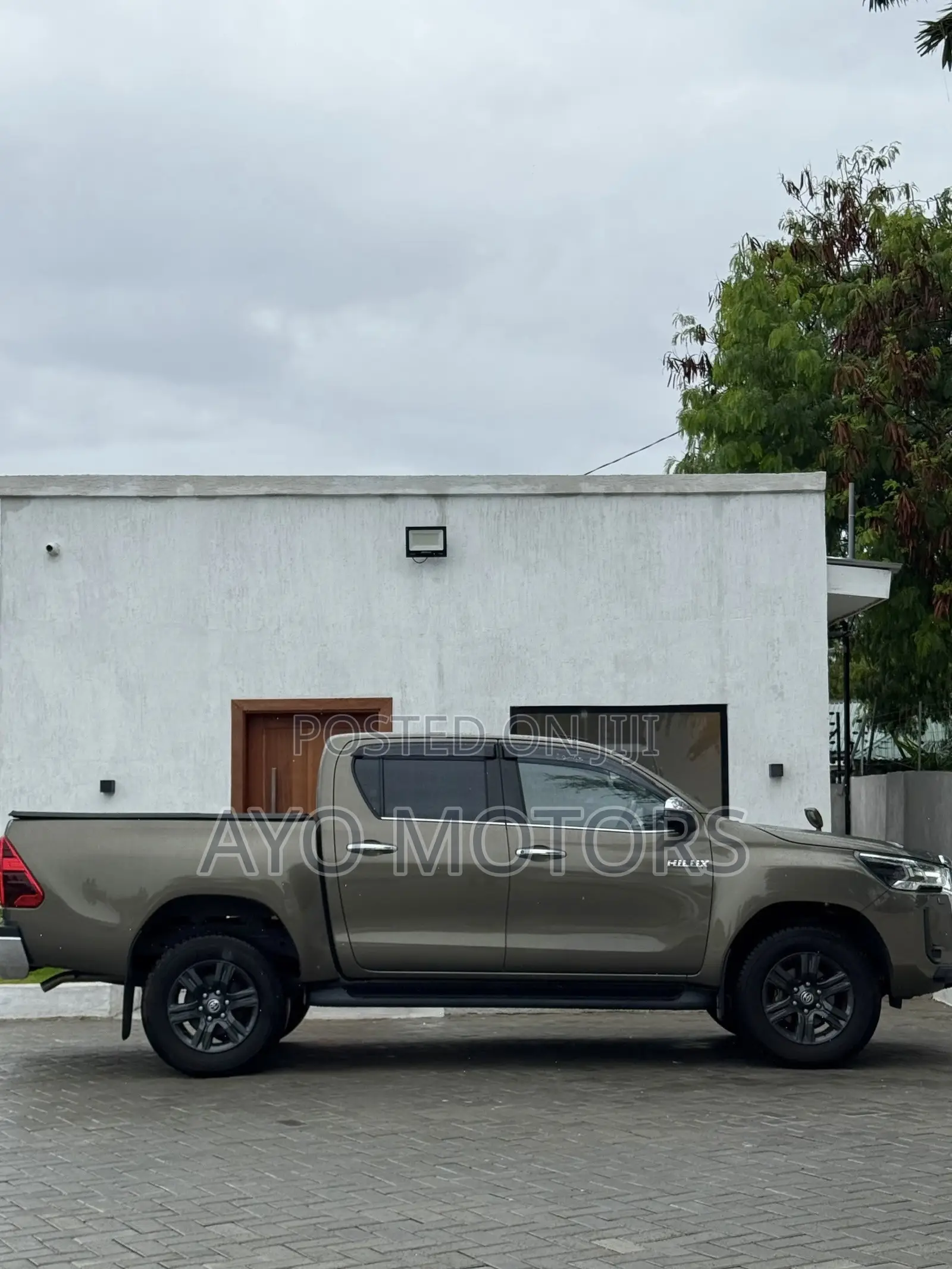 Toyota Hilux 2023 Beige