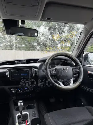 Toyota Hilux 2023 Beige