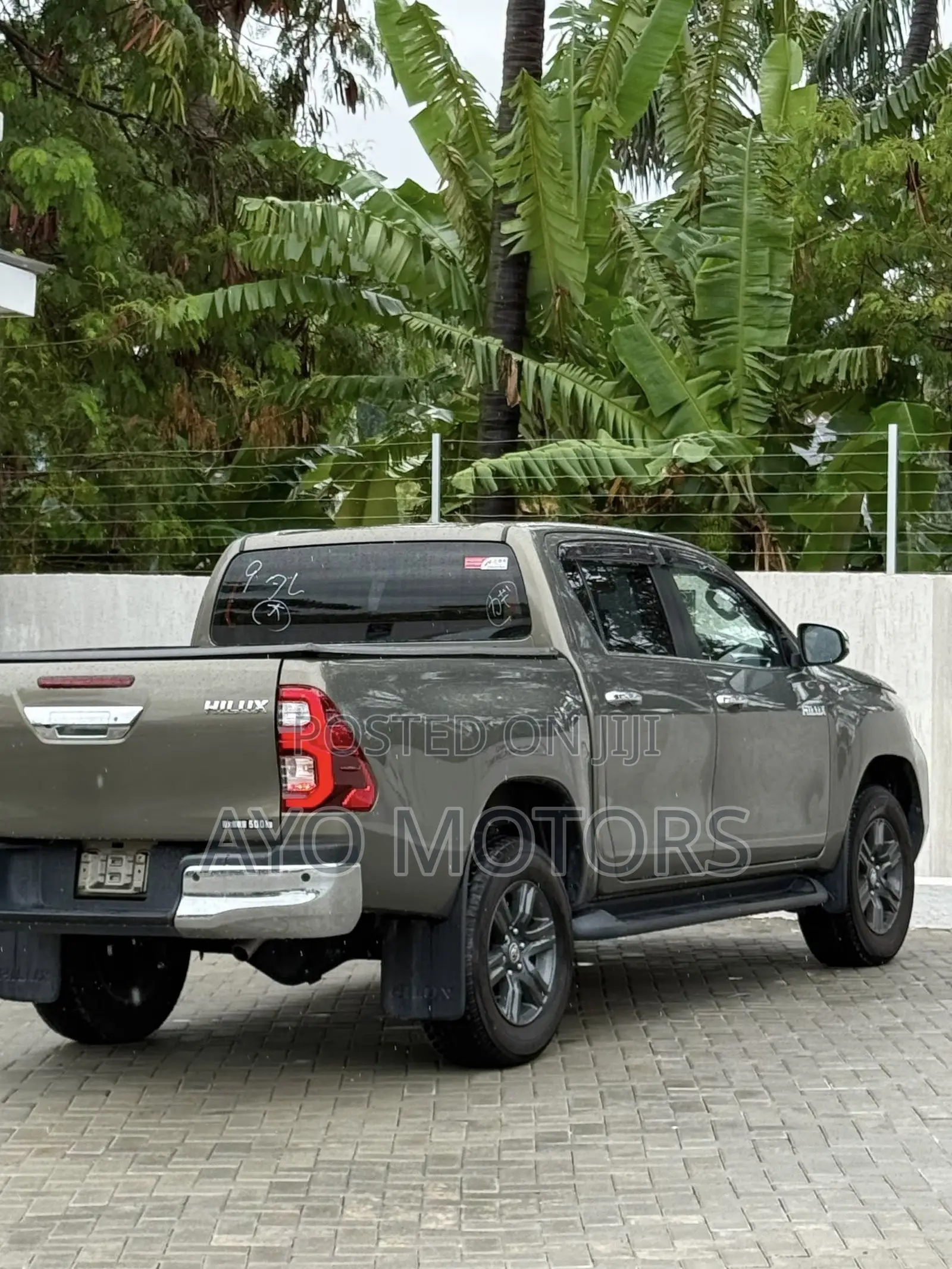 Toyota Hilux 2023 Beige