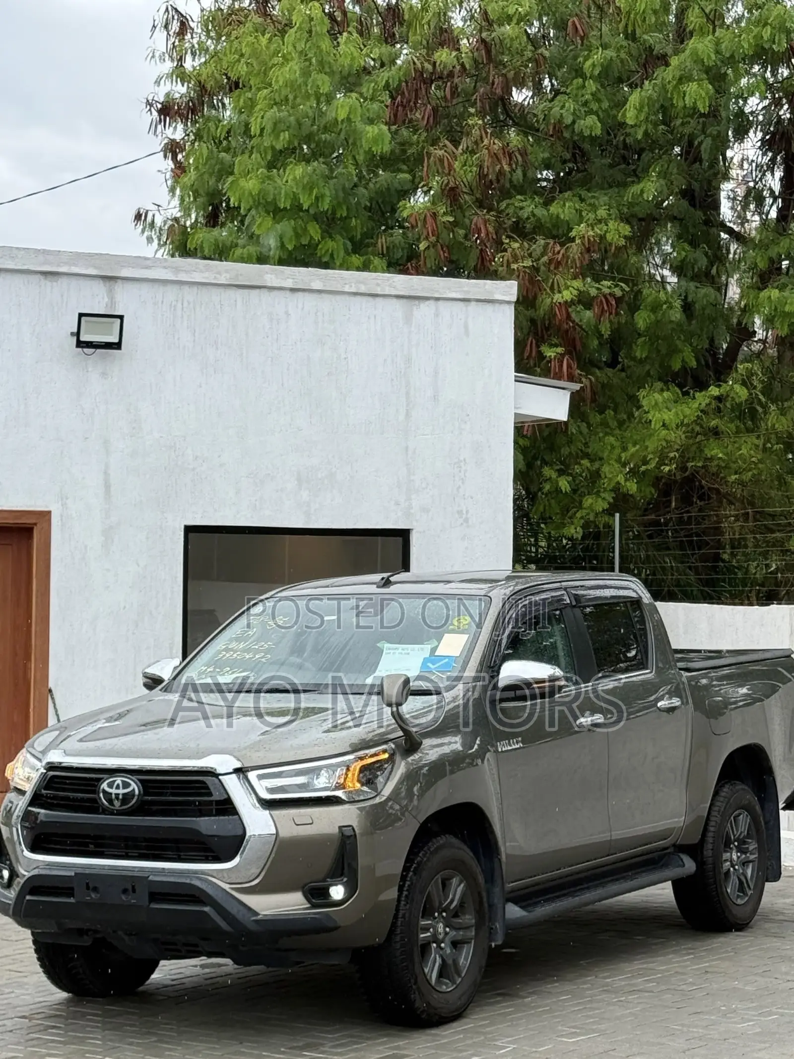 Toyota Hilux 2023 Beige