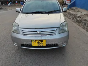 Toyota Raum 2005 Silver
