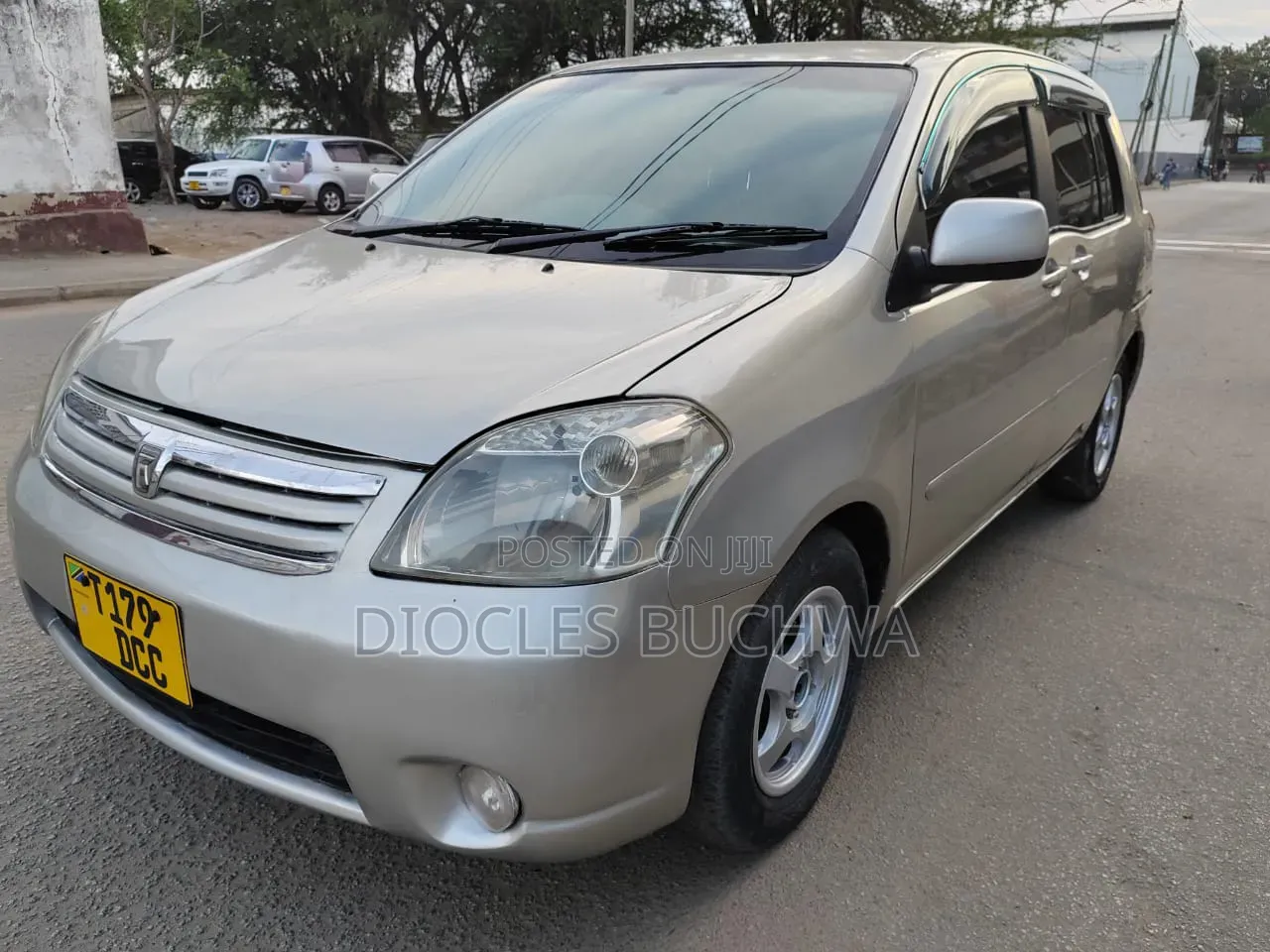 Toyota Raum 2005 Silver
