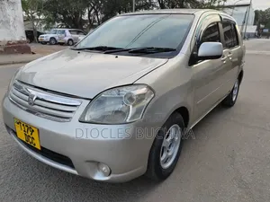 Toyota Raum 2005 Silver