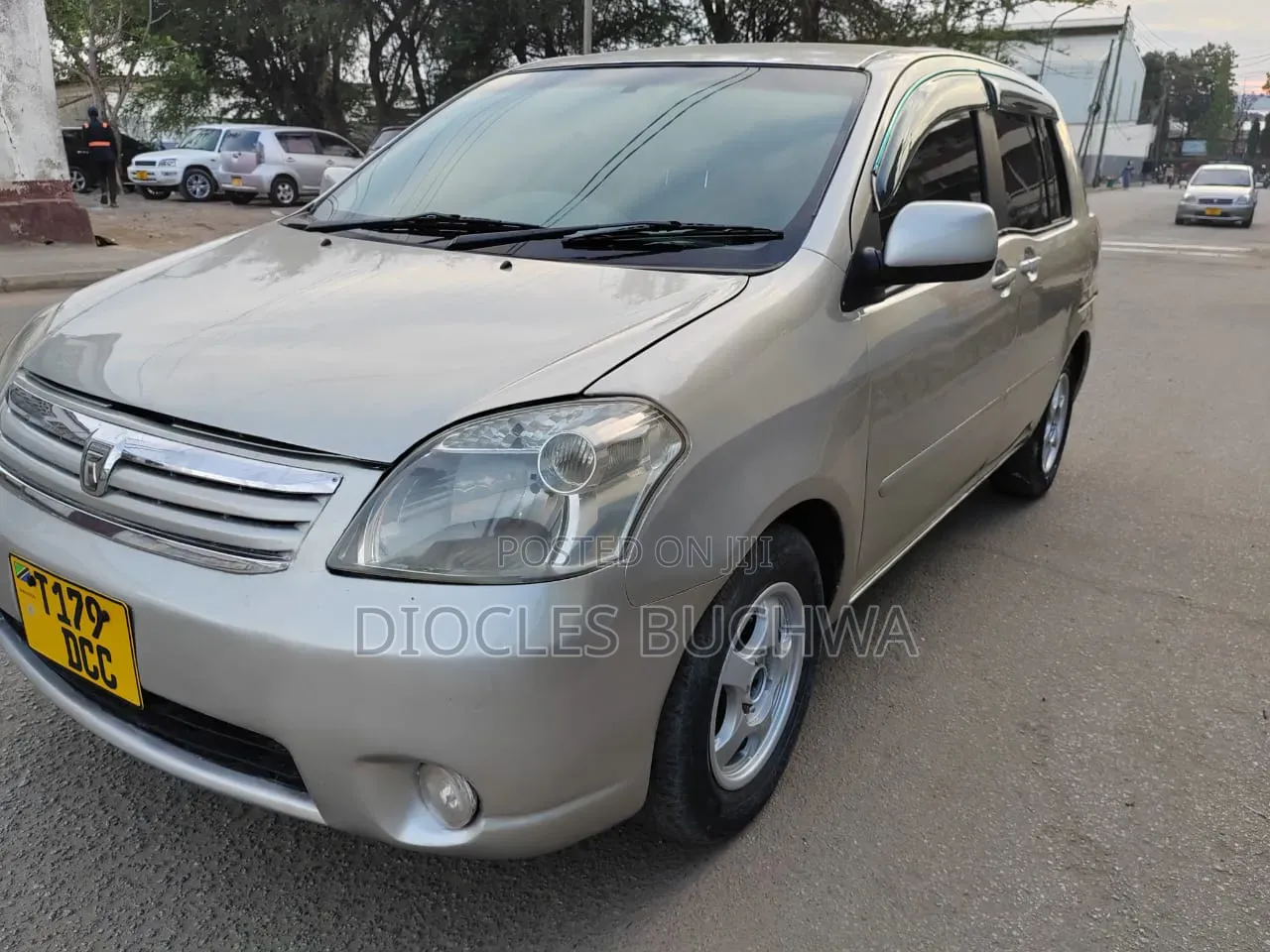 Toyota Raum 2005 Silver