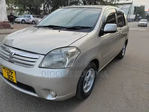 Toyota Raum 2005 Silver
