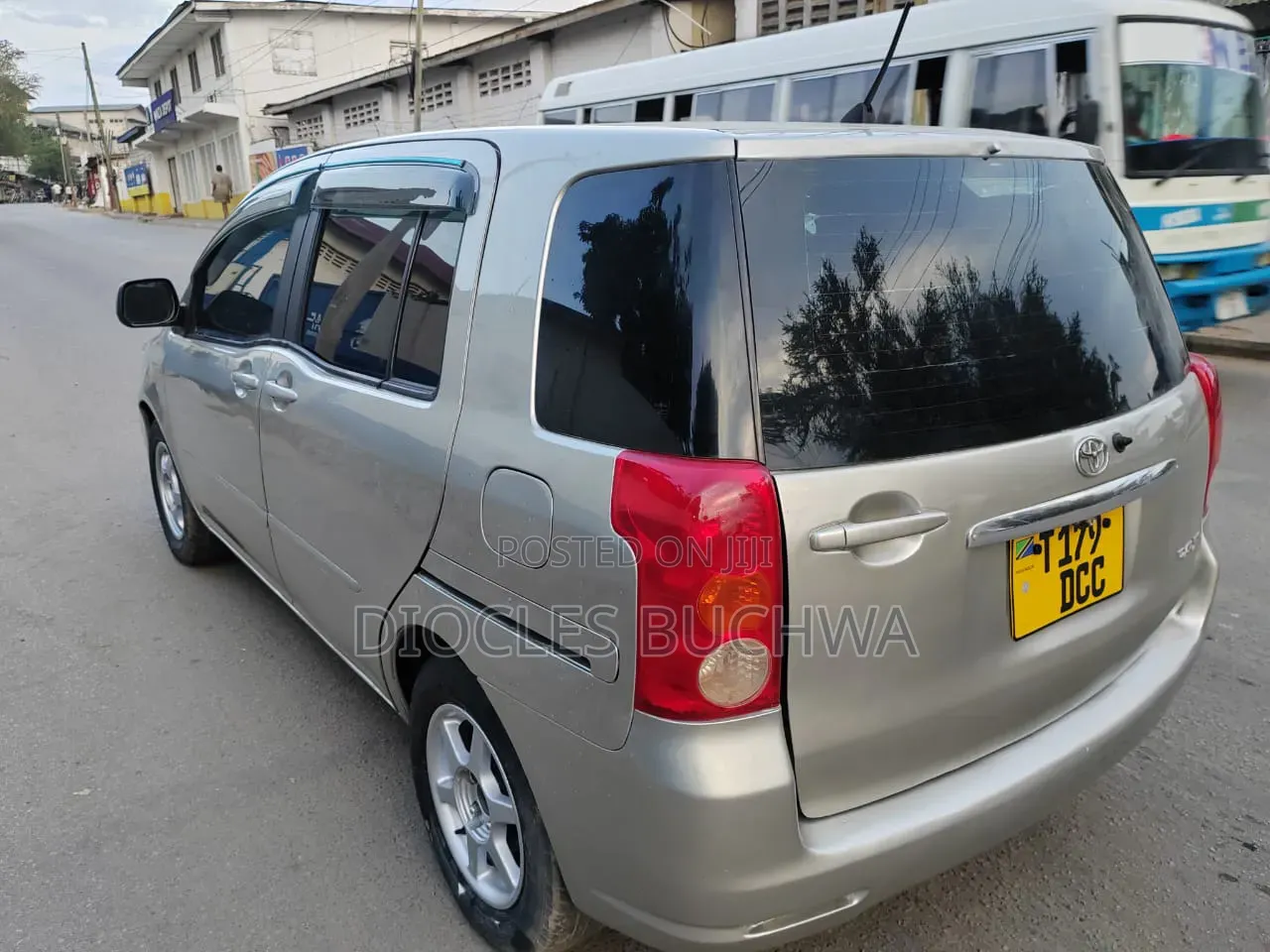 Toyota Raum 2005 Silver