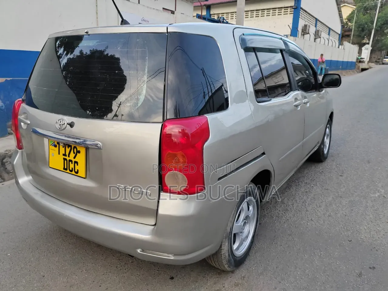 Toyota Raum 2005 Silver