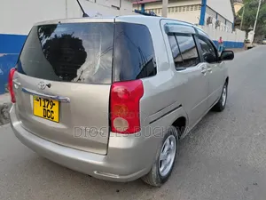 Toyota Raum 2005 Silver