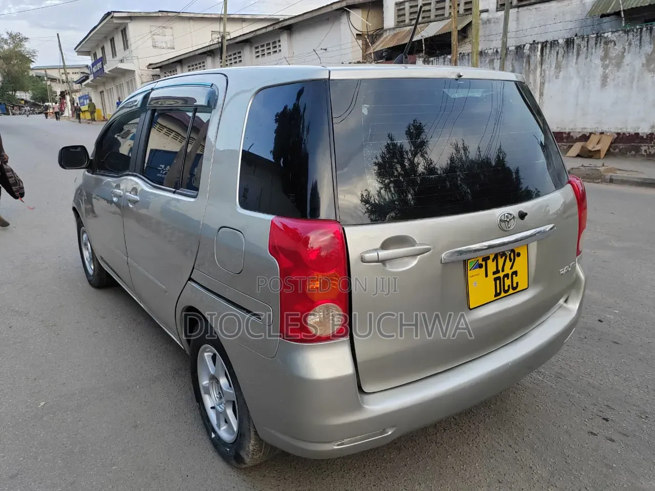 Toyota Raum 2005 Silver