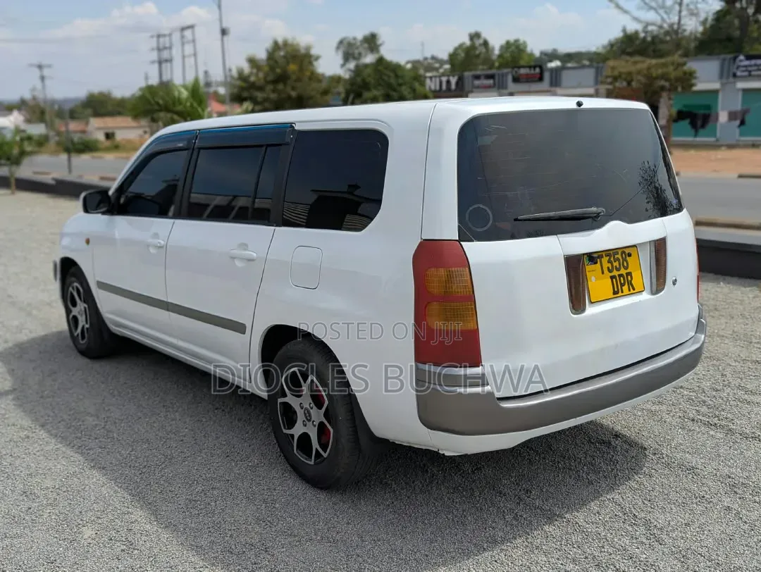 Toyota Succeed 2005 Silver