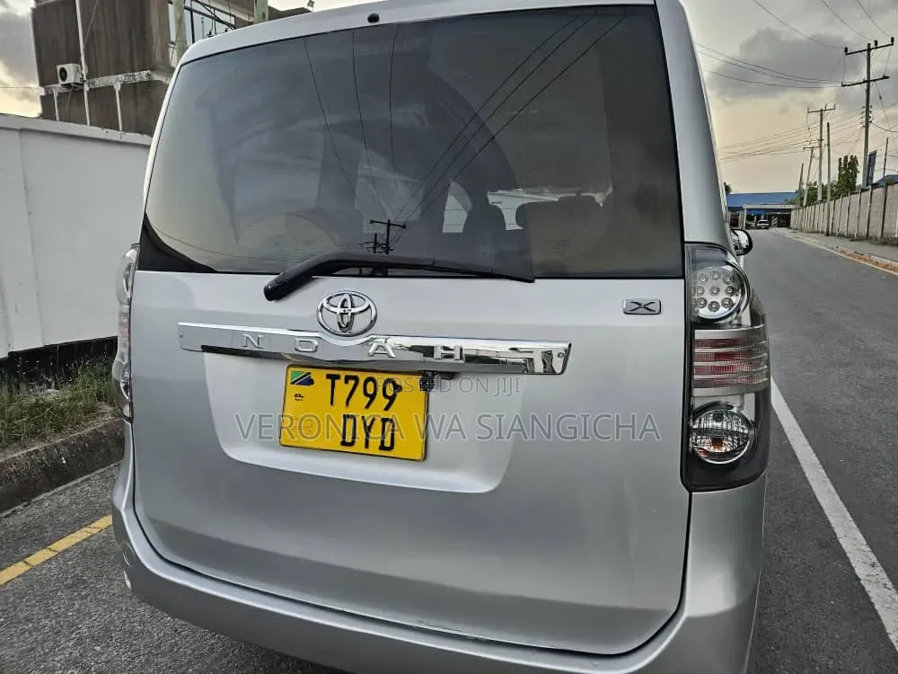 Toyota Noah 2008 Silver
