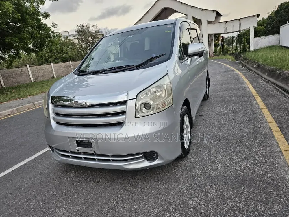 Toyota Noah 2008 Silver