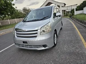Toyota Noah 2008 Silver